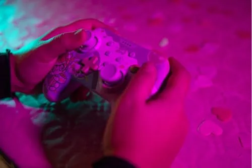 Manette filaire - KONIX - Hello Kitty - Nintendo Switch Switch OLED et PC - Fonction vibration - Câble 3 m - Violet et - vue 5
