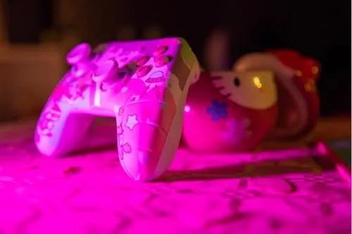 Manette filaire - KONIX - Hello Kitty - Nintendo Switch Switch OLED et PC - Fonction vibration - Câble 3 m - Violet et - vue 6