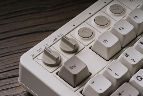 8BitDo Retro Mechanical Keyboard M Edition 87 touches - vue 8