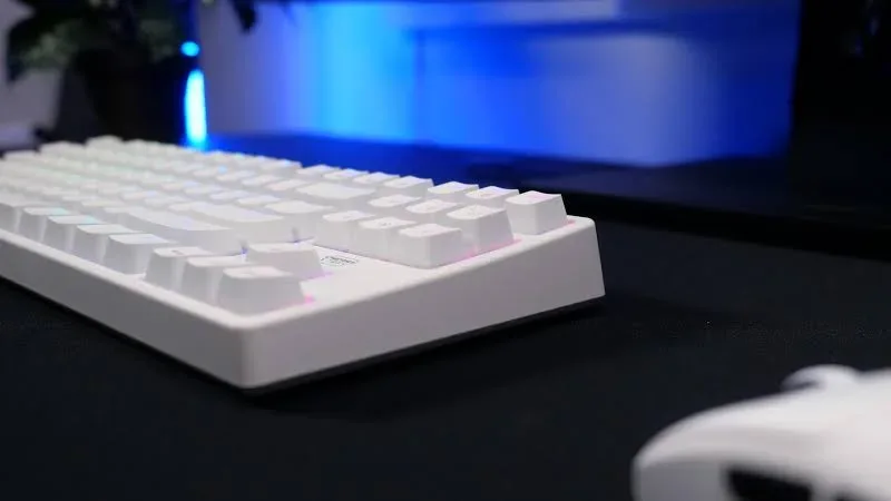 CHERRY XTRFY K4V2 RGB TKL Blanc - vue 2