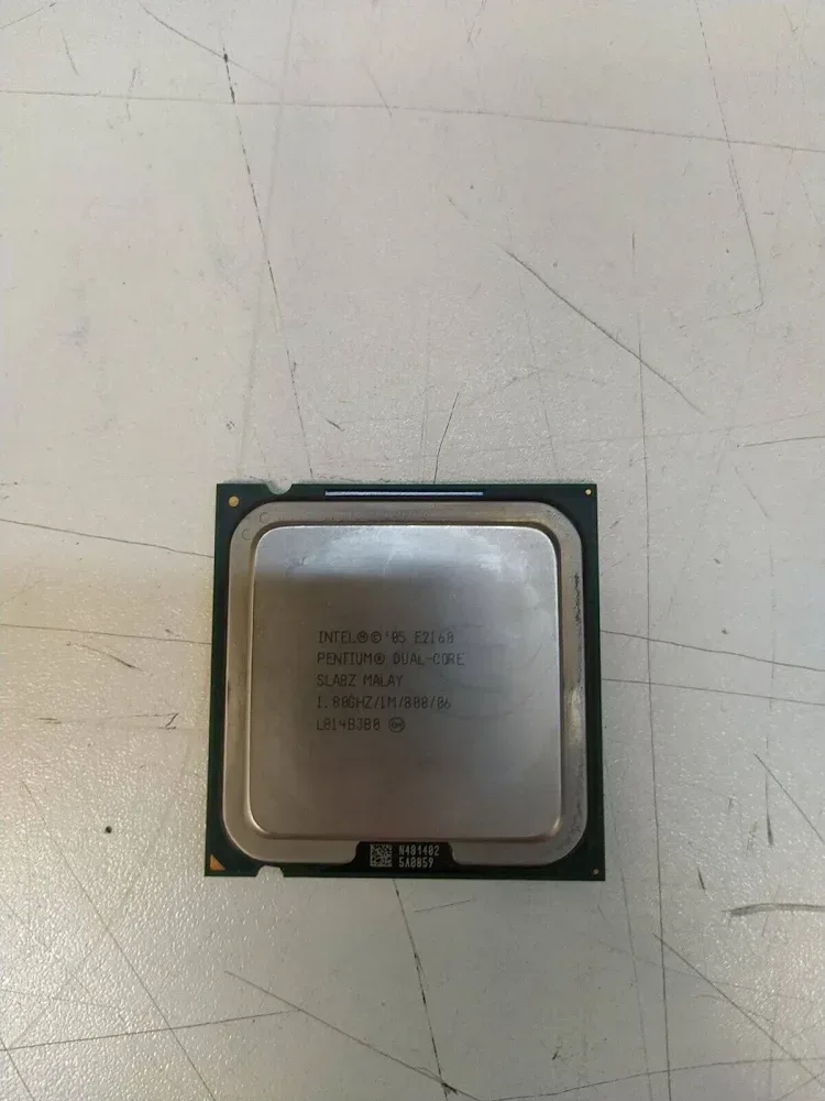 Processeur Intel Pentium D E2160 1.80GHz SLA8Z LGA775 1Mo - vue 2