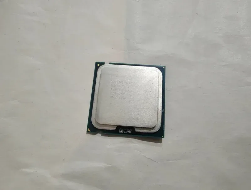 Processeur Intel Pentium E5700 3.00GHz SLGTH LGA775 2Mo - vue 4