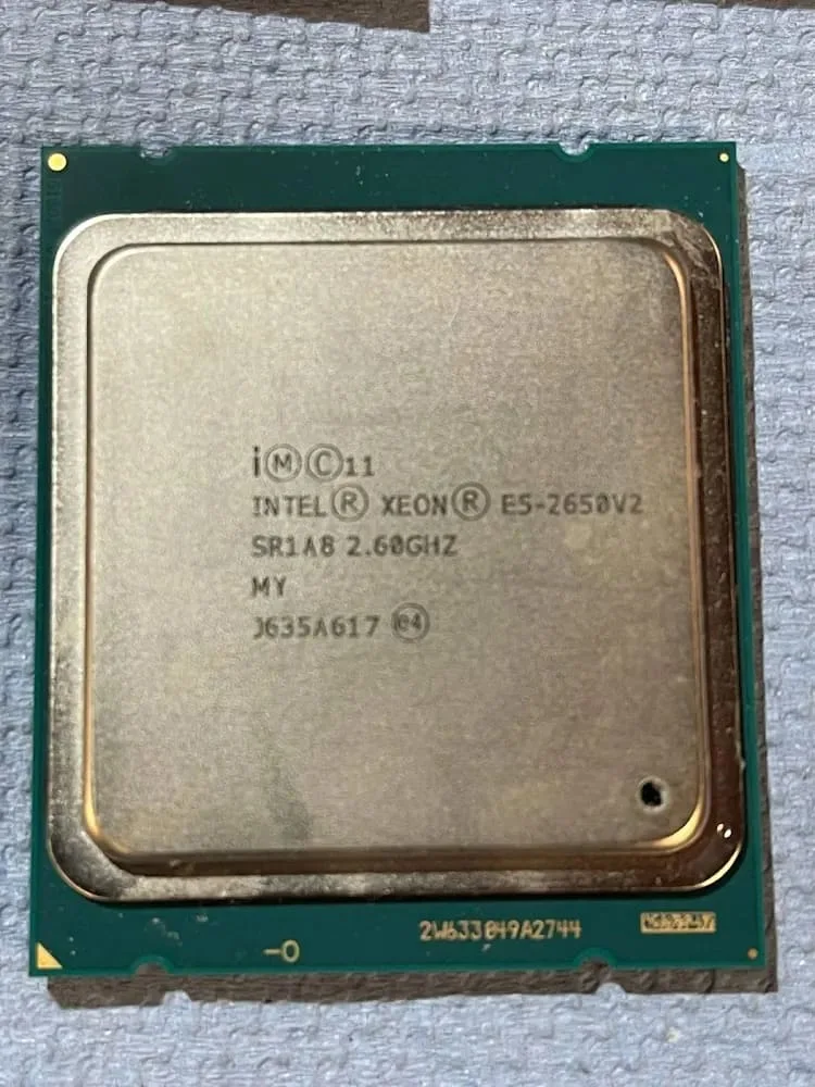 Processeur serveur Intel Xéon E5-2650V2 2.6GHz SR1A8 FCLGA2011 20Mo - vue 2