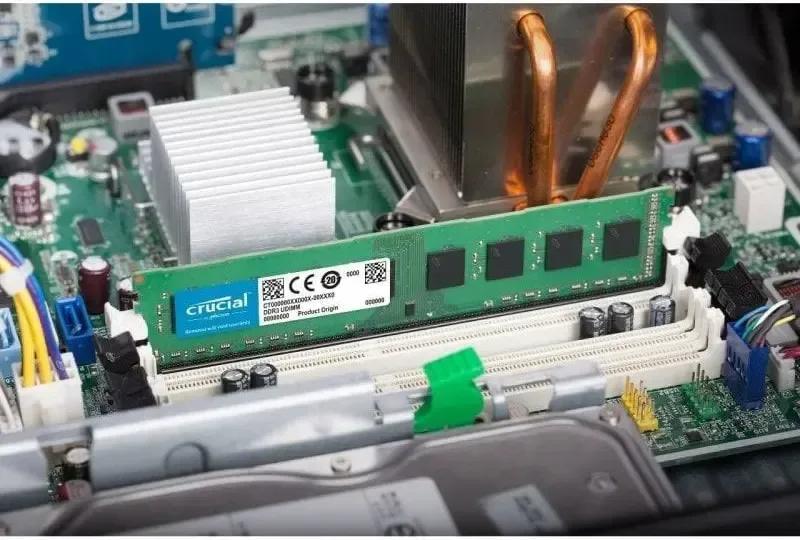 Crucial CT51264BD160BJ 4 Go DDR3 1600 MHz - vue 4