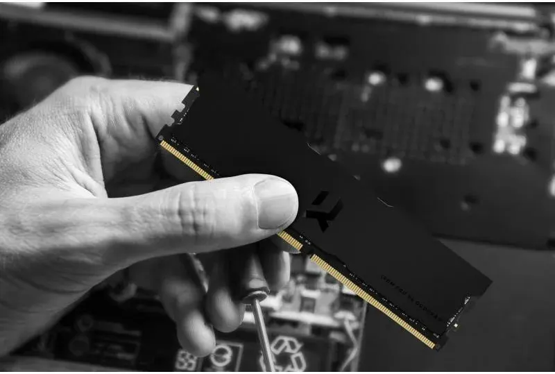 Goodram IRDM Pro 32 Go Kit 2x16Go DDR4 3600 MHz - vue 5