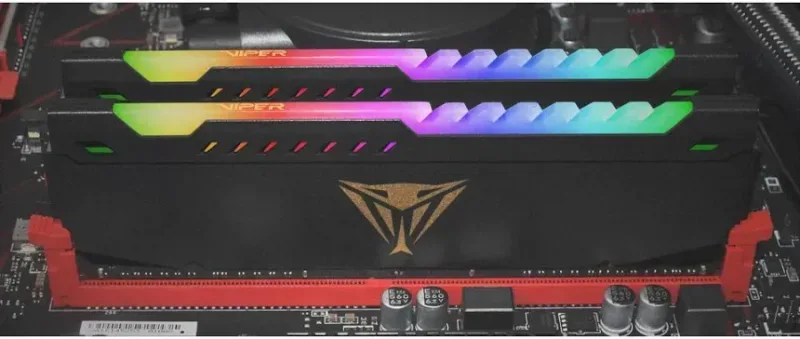 Patriot Viper Steel RGB 16 Go Kit 2x8Go DDR4 3600 MHz - vue 4